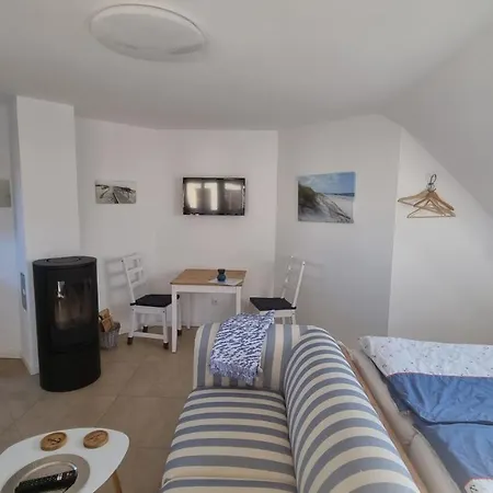 Ferienwohnung Ruegen 1, Alt Reddevitz 108, Insel Ruegen, Mit Kamin * Middelhagen