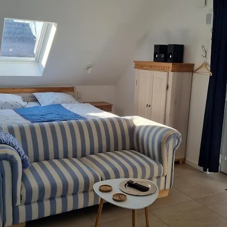 Ferienwohnung Ruegen 1, Alt Reddevitz 108, Insel Ruegen, Mit Kamin Apartment