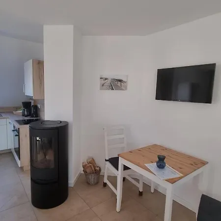 Ferienwohnung Ruegen 1, Alt Reddevitz 108, Insel Ruegen, Mit Kamin