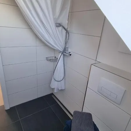 Ferienwohnung Ruegen 1, Alt Reddevitz 108, Insel Ruegen, Mit Kamin Lejlighed *